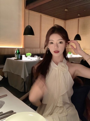 ByYou 夏季新款白色雪纺无袖挂脖连衣裙短款收腰显瘦露肩仙女裙子