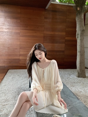 ByYou 夏季新款法式杏色灯笼袖一字肩雪纺连衣裙收腰褶皱仙女短裙