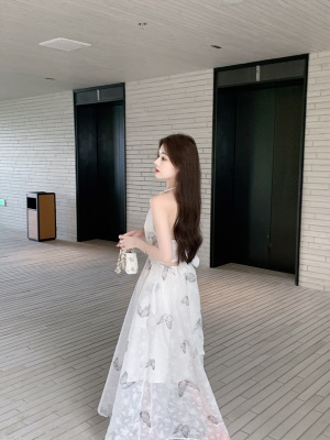 ByYou 夏季新款气质露背蝴蝶碎花白色吊带连衣裙收腰印花仙女长裙