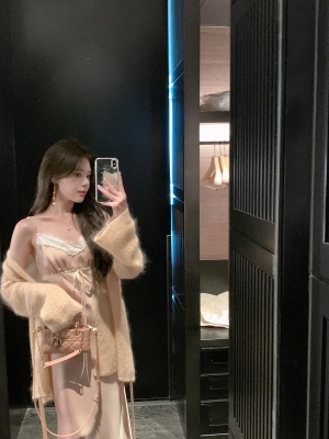 ByYou 冬季新款纯欲粉色蕾丝拼接缎面吊带连衣裙修身内搭打底长裙