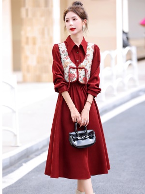 时尚酒红色衬衫连衣裙女2025新款秋冬装新中式盘扣国风两件套长裙