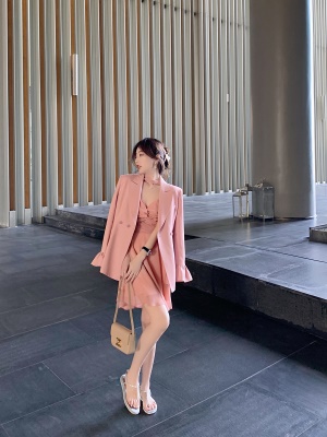 ByYou 夏季茶歇法式v领粉色吊带连衣裙显瘦收腰高级感温柔仙女裙