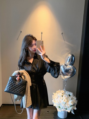 ByYou 秋季新款气质衬衫领高级感白色缎面连衣裙收腰显瘦绸缎短裙