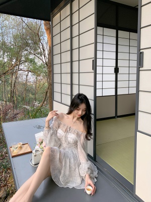 ByYou 夏季新款灯笼袖一字肩白色雪纺碎花连衣裙法式收腰仙女短裙