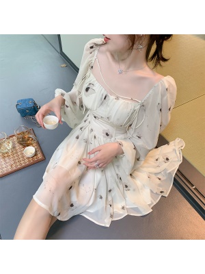 ByYou 夏季法式方领泡泡袖高级感碎花白色连衣裙气质收腰仙女裙子