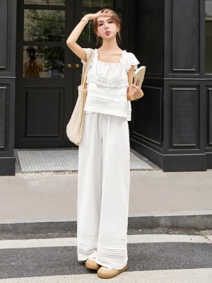 法式飞飞袖亚麻套装女2025夏季新款时尚方领蕾丝钩花休闲裤两件套