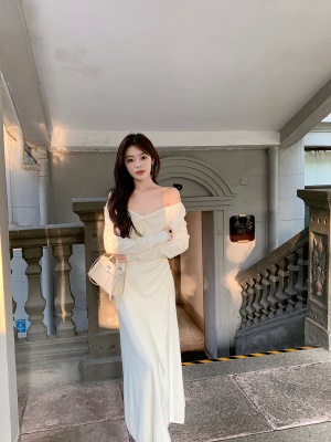 ByYou 秋冬温柔风白色一字肩内搭针织连衣裙长款显瘦收腰包臀裙子