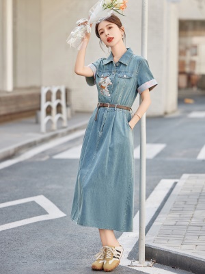 欧货国风刺绣牛仔连衣裙女2025初夏季新款高级感奢华大牌爆款长裙