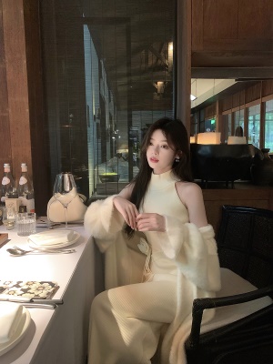 ByYou 秋冬新款半高领无袖白色针织背心连衣裙长款修身包臀毛衣裙