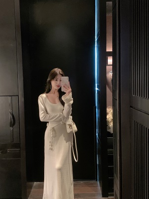 ByYou冬季新款气质U领白色羊毛针织连衣裙长款修身内搭包臀毛衣裙