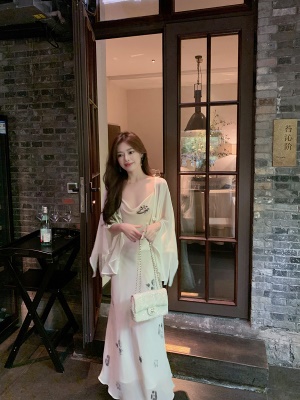 ByYou 夏季新款气质白色荡领雪纺碎花吊带连衣裙收腰显瘦印花长裙