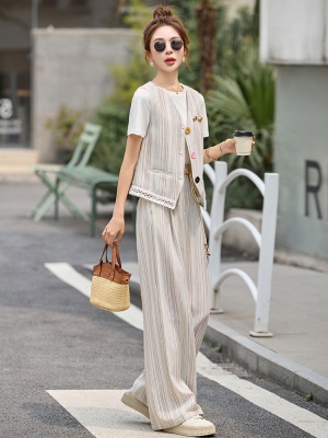 欧货职业场合套装女2025夏季新款气质超火马甲薄西装高级感三件套