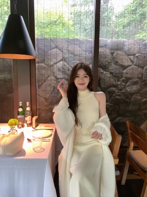 ByYou 秋冬新款半高领无袖白色针织背心连衣裙长款修身包臀毛衣裙