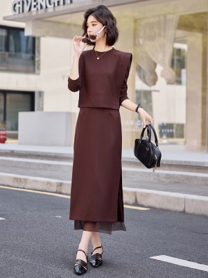 初秋季休闲套装女2025新款时尚洋气轻奢高级感网纱拼接裙子两件套