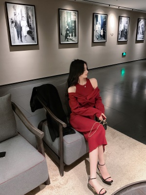 ByYou 冬季红色假两件纯欲挂脖针织连衣裙女收腰显瘦内搭毛衣裙子