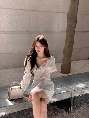 ByYou 夏季新款高级感缎面白色连衣裙收腰泡泡袖公主裙法式短裙子