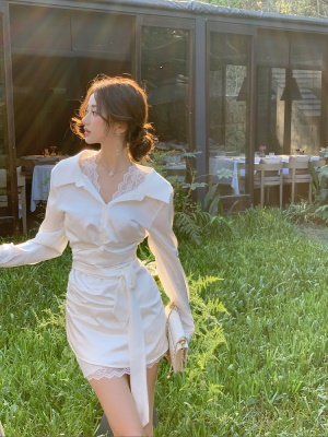 ByYou 初夏新款假两件白色缎面衬衫连衣裙女蕾丝v领修身包臀短裙