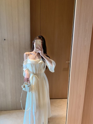 ByYou 初夏新款法式一字肩杏白色天丝吊带连衣裙气质收腰仙女长裙