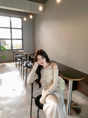 ByYou 2025春季新款高级感香槟色缎面半身裙长款气质高腰包臀裙子