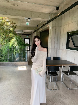 ByYou 2025春季新款高级感香槟色缎面半身裙长款气质高腰包臀裙子