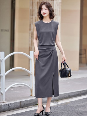 欧韩无袖气质套装女夏2025新款时尚修身职业褶皱开叉半身裙两件套