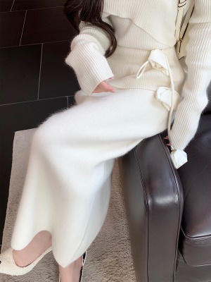 ByYou 冬季新款狐狸绒白色高腰针织半身裙修身长款过膝加厚毛衣裙
