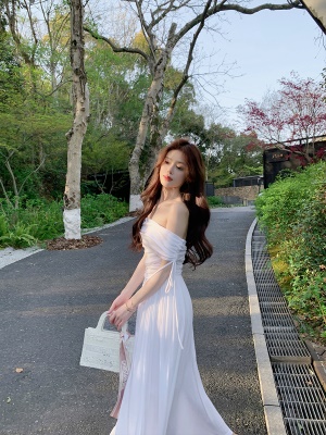 ByYou 夏季新款温柔风修身一字肩白色连衣裙褶皱收腰大摆仙女长裙