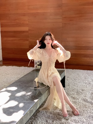 ByYou 夏季新款气质泡泡袖v领印花黄色连衣裙长款两件套 含吊带裙