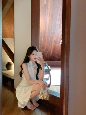 ByYou 夏季新中式国风提花无袖白色缎面连衣裙收腰显瘦包臀短裙子