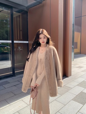 ByYou 冬季新款兔绒V领收腰针织连衣裙中长款修身内搭过膝毛衣裙