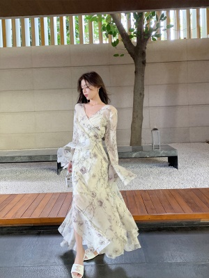 ByYou 夏季新款法式v领荷叶袖碎花连衣裙气质收腰显瘦a字仙女长裙