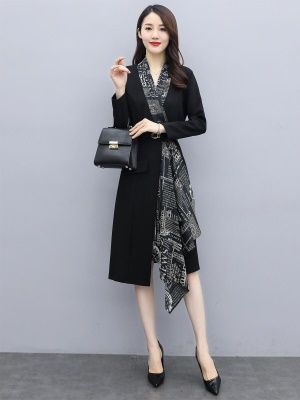 女神范高端连衣裙2025年春秋季新款名媛气质不规则印花拼接针织裙