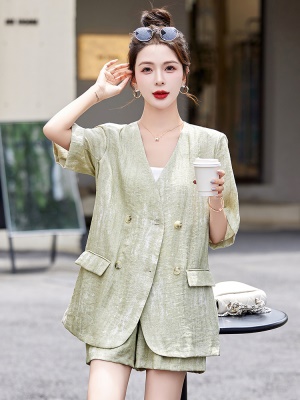 高端干练气质V领套装女夏2025新款宽松时尚优雅薄西装短裤两件套