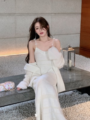 ByYou 2025新款羊毛马海毛白色吊带针织连衣裙长款内搭打底毛衣裙