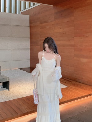 ByYou 2025新款羊毛马海毛白色吊带针织连衣裙长款内搭打底毛衣裙