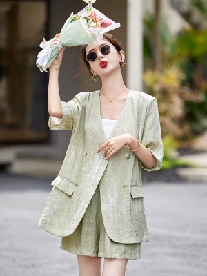 高端干练气质V领套装女夏2025新款宽松时尚优雅薄西装短裤两件套