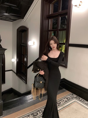 ByYou 冬季新款方领赫本风黑色鱼尾裙内搭连衣裙长款性感包臀裙子