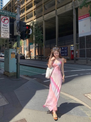 ByYou 夏季新款法式粉色印花吊带连衣裙长款收腰包臀裙油画碎花裙