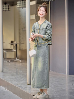 时尚撞色牛仔套装女2025年春装新款超火减龄流行圆领半身裙两件套