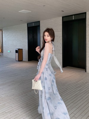 ByYou 夏季新款气质蓝色雪纺露肩挂脖碎花连衣裙收腰薄款V领长裙