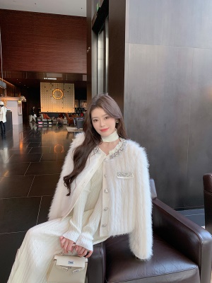 ByYou秋冬气质v领白色内搭挂脖针织连衣裙长款过膝加厚打底毛衣裙