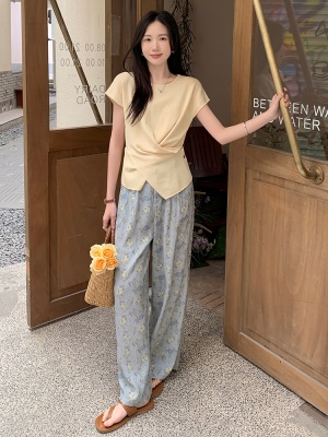 韩系不规则交叉t恤套装女2025夏季新款休闲百搭碎花阔腿裤两件套