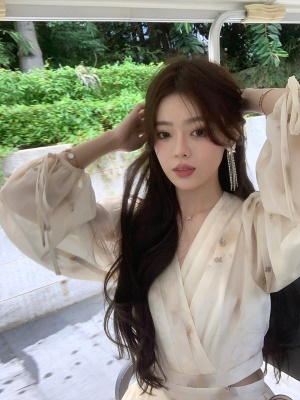 ByYou 夏季新款高级感茶歇飘带v领黄色碎花连衣裙收腰泡泡袖长裙