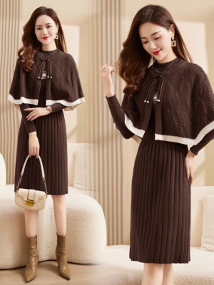 流行小香风套装女春2025新中式订婚红色喜庆针织连衣裙斗篷两件套