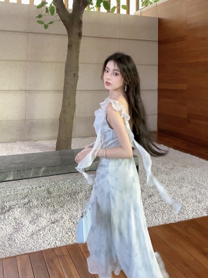 ByYou 夏季流苏蓝色晕染碎花雪纺吊带连衣裙中长款收腰无袖背心裙