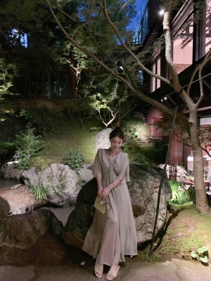 ByYou 2025新款温柔风灰色荷叶袖v领收腰连衣裙大摆宽松气质长裙