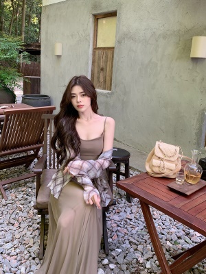 ByYou 夏季新款气质咖色无袖吊带网纱连衣裙内搭收腰包臀肯豆长裙