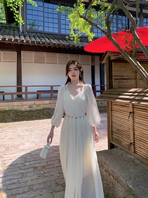 ByYou 夏季新款重工灯笼袖白色挂脖连衣裙垂坠感百褶大摆a字长裙