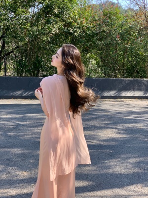 ByYou 夏季新款高级感粉色无袖缎面连衣裙长款收腰显瘦包臀度假裙