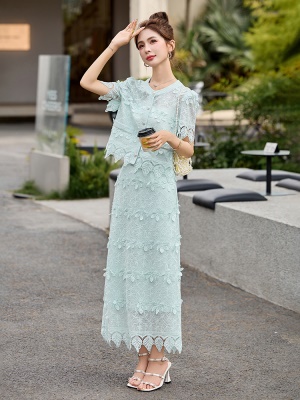 欧货蕾丝绣花套装女夏2025新款时尚高级感独特漂亮超火小香两件套